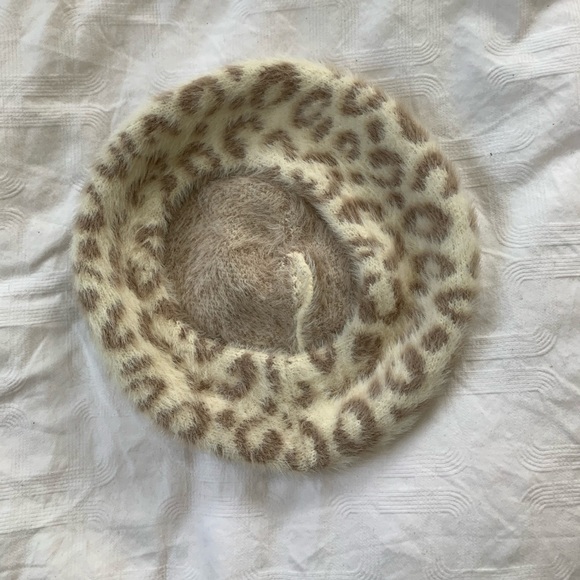 SOLD Beret lot! - Picture 2 of 6